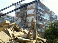 浙江奉化一幢5层居民楼粉碎性倒塌 部分居民被埋